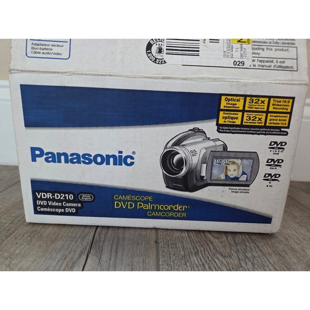 Panasonic VDR-D210 DVD Palmcorder Camcorder 32x Optical Zoom Silver‎ - Untested